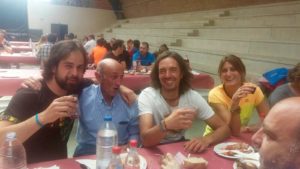 Paisanos_de_santa_marina_de_valdeón_comiendo_en_la_fiesta_de_la_trucha