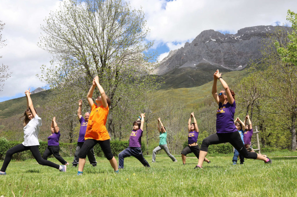taller yoga en familia torres salinas picos europa