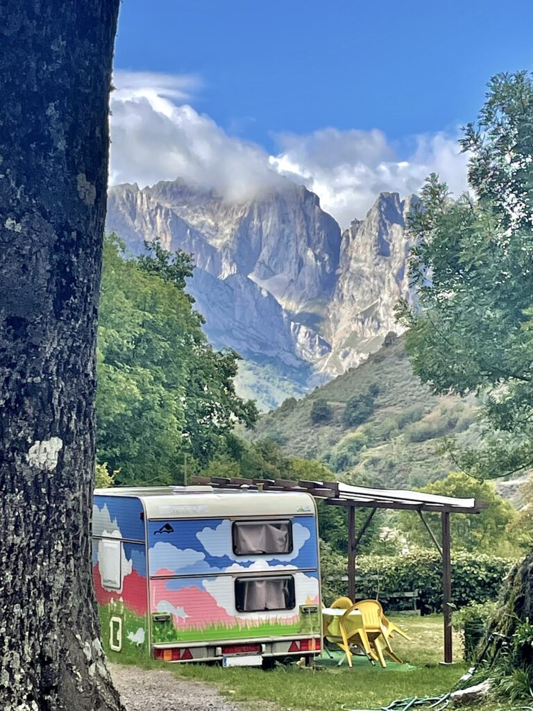 Caravana del Cares en el Camping en Picos de Europa, Valle de Valdeón